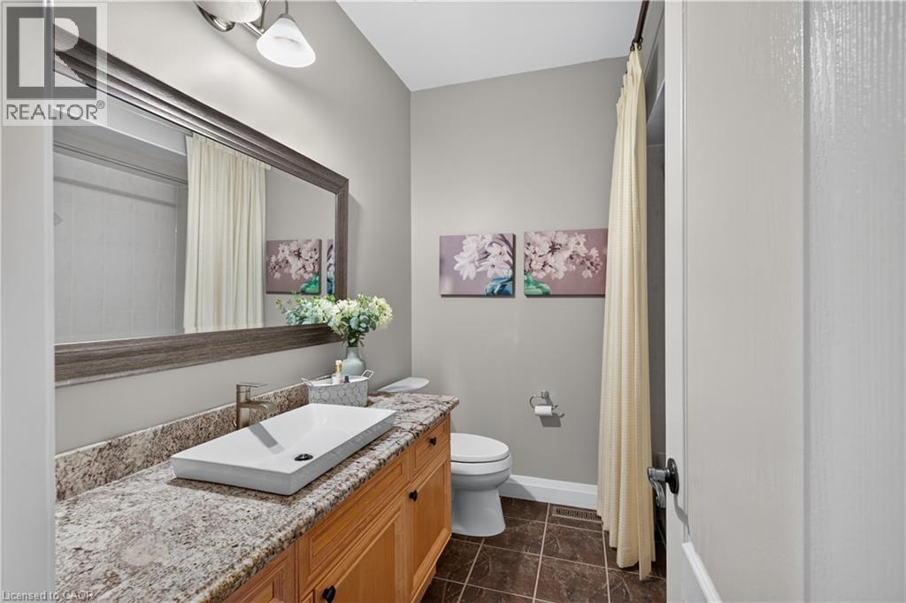 2050 15 Side Road Property Photo 21