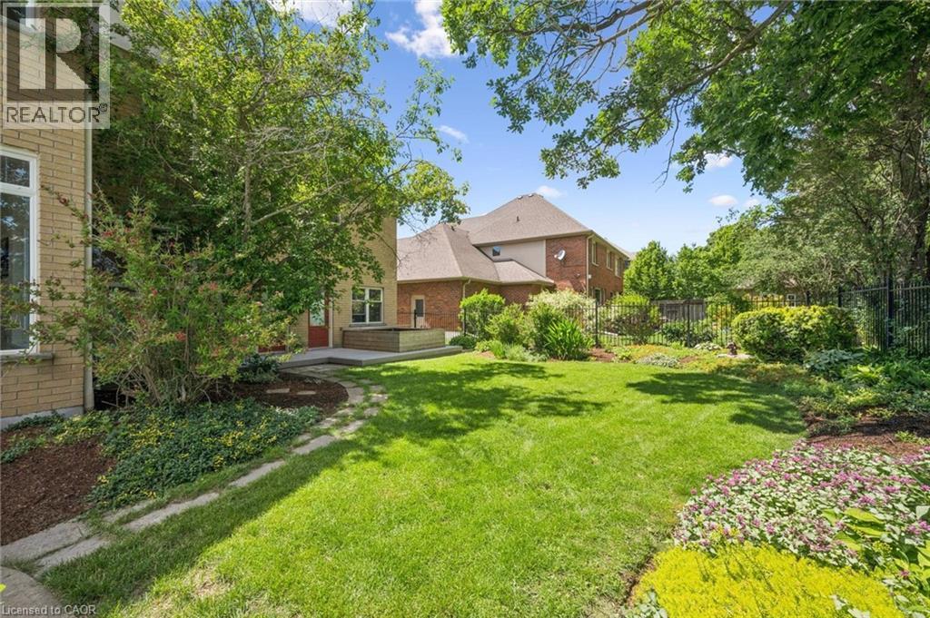 576 Falconridge Crescent Property Photo 44