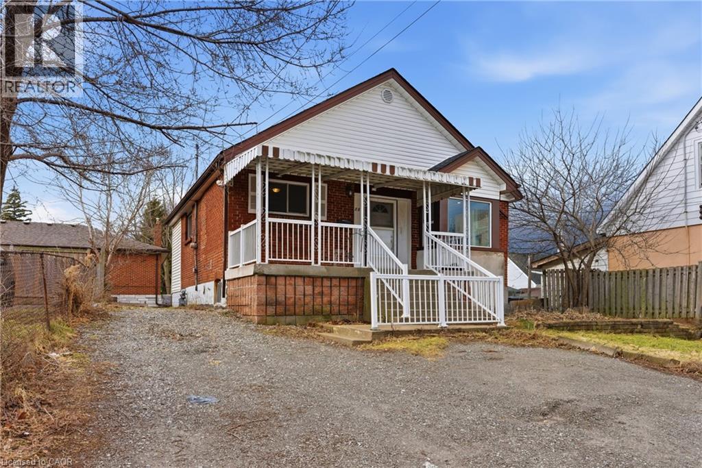880 LAWRENCE Road Property Photo 1