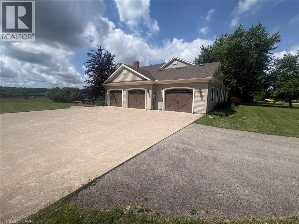 915 Queenston Road Property Photo 6