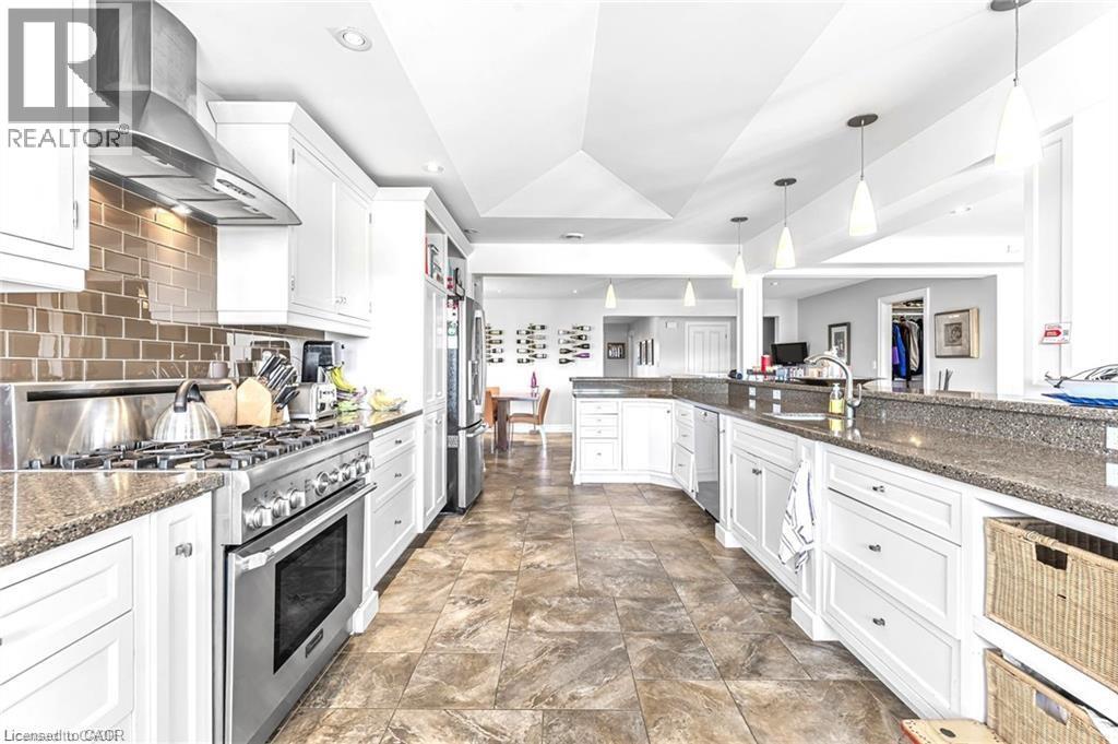 915 Queenston Road Property Photo 19