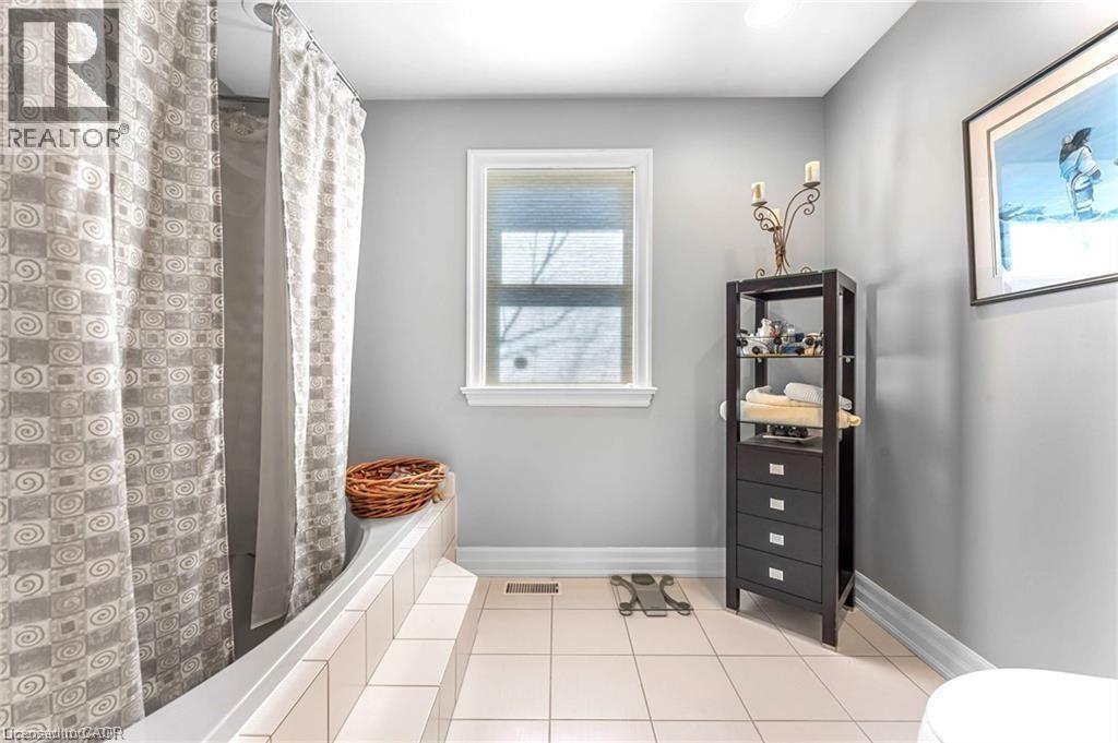 915 Queenston Road Property Photo 35
