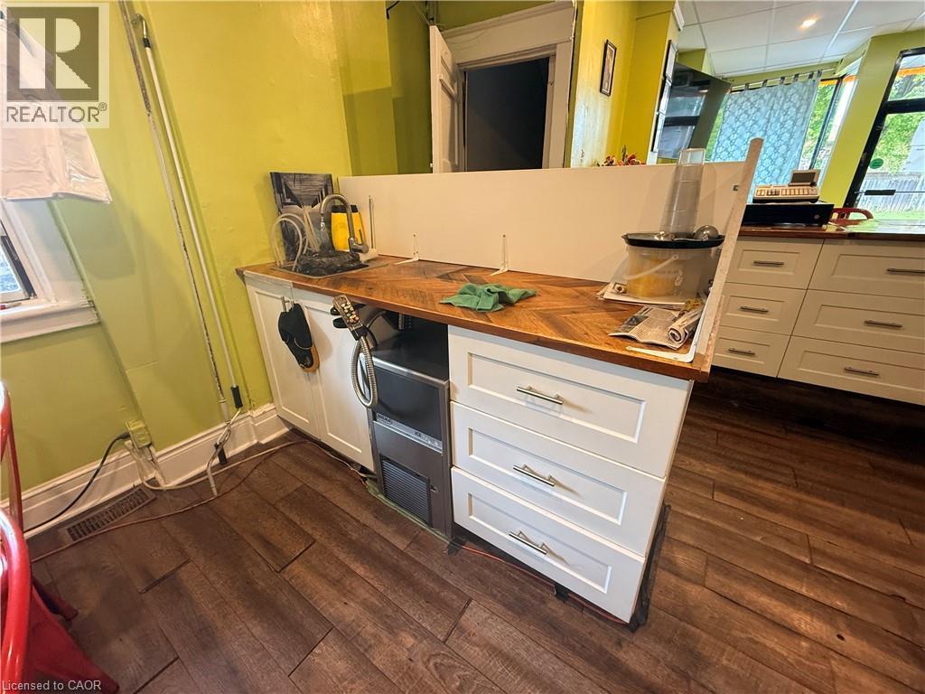 486 James Street N Property Photo 7