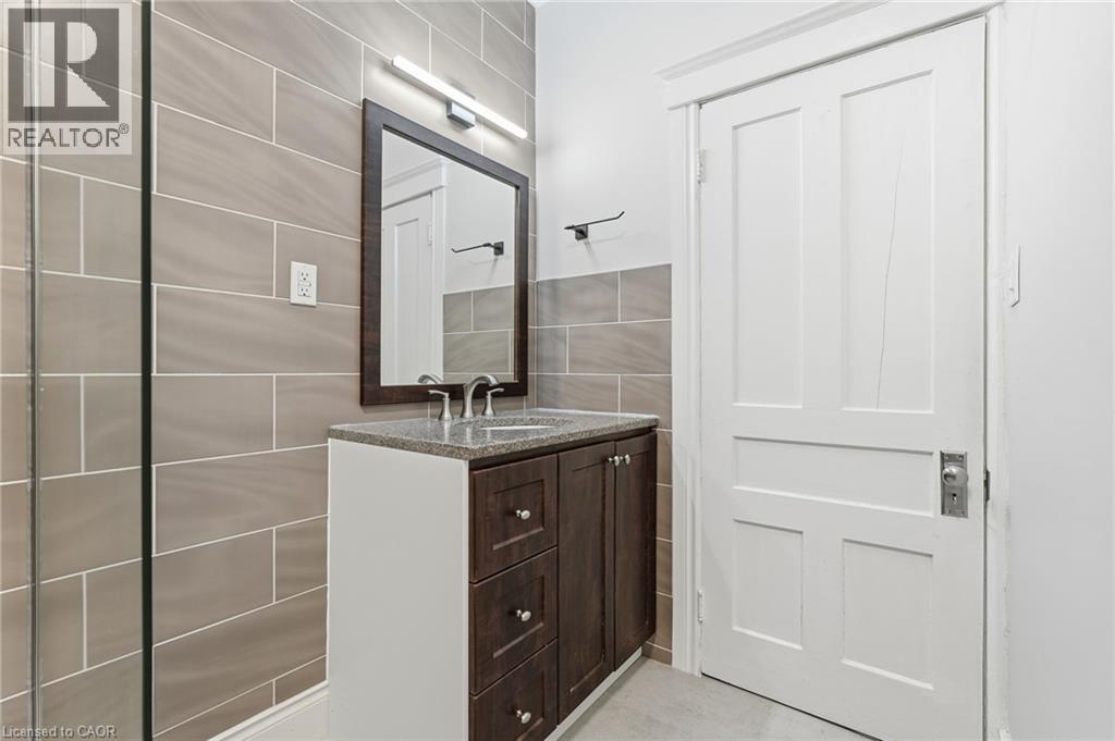 70 Robert Street Property Photo 8