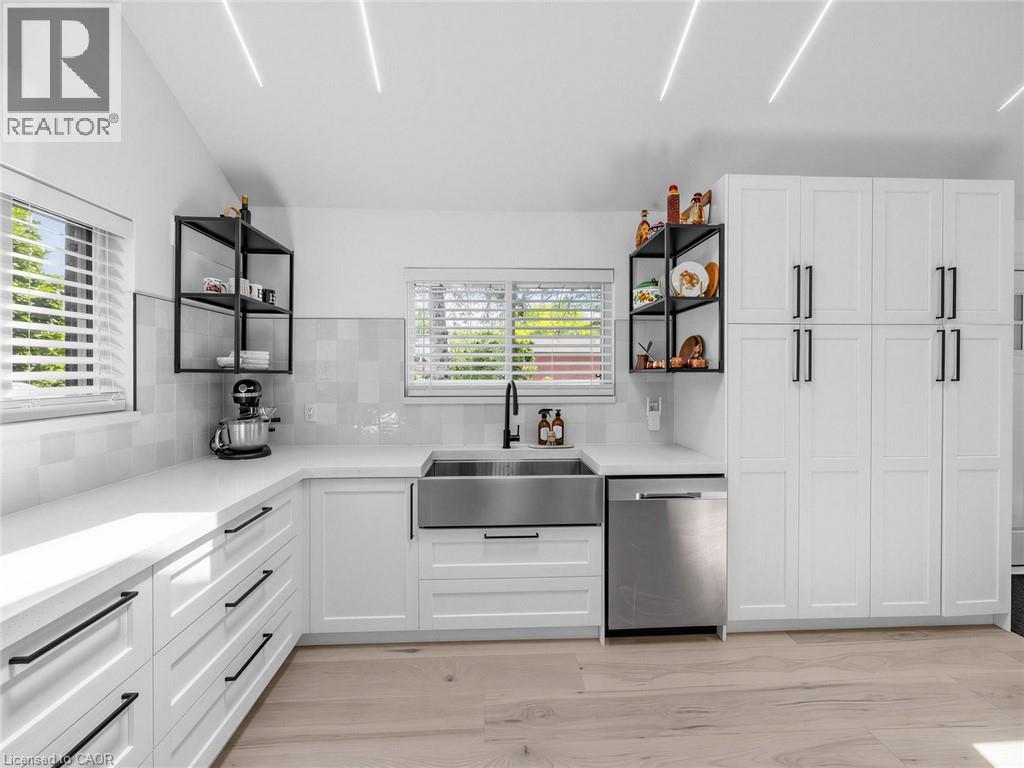 13 Swanhurst Boulevard Property Photo 10
