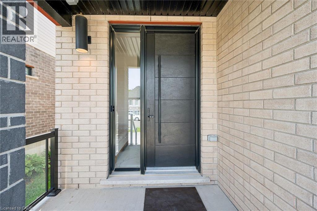 552 Nathalie Crescent Property Photo 8