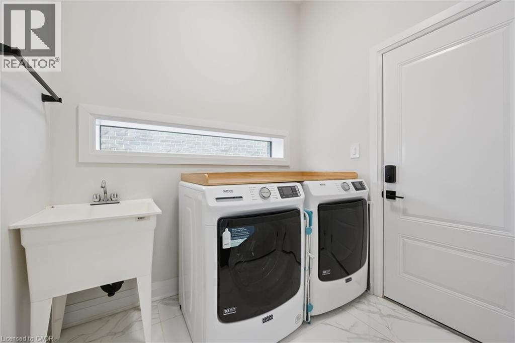 552 Nathalie Crescent Property Photo 22