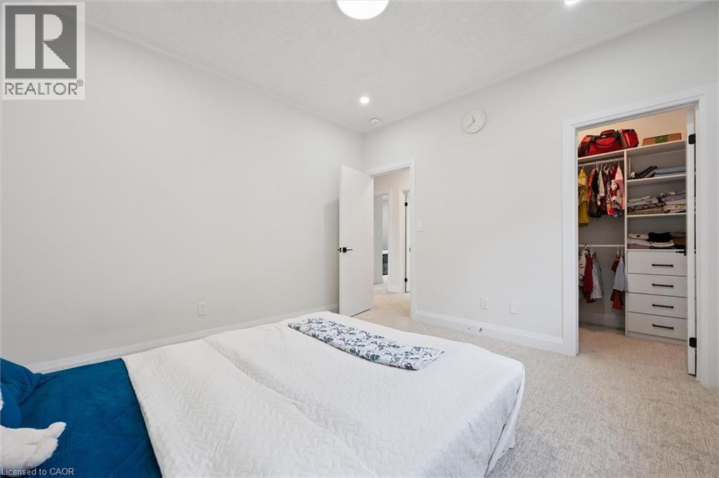 552 Nathalie Crescent Property Photo 38
