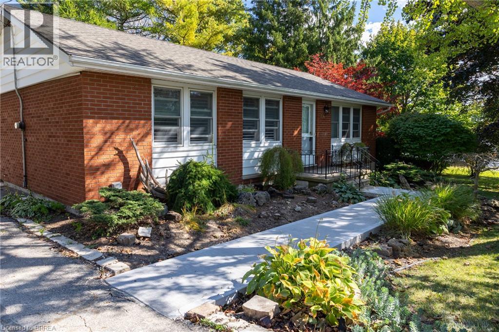 156 Mutual Street N Property Photo 2