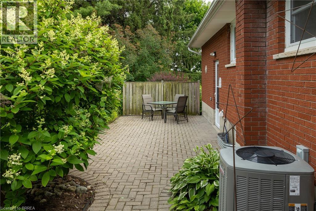 156 Mutual Street N Property Photo 9