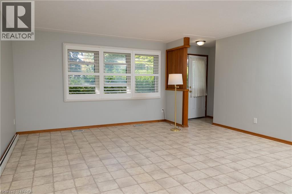 156 Mutual Street N Property Photo 14