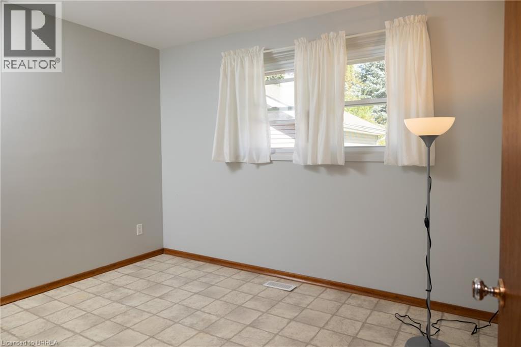 156 Mutual Street N Property Photo 20