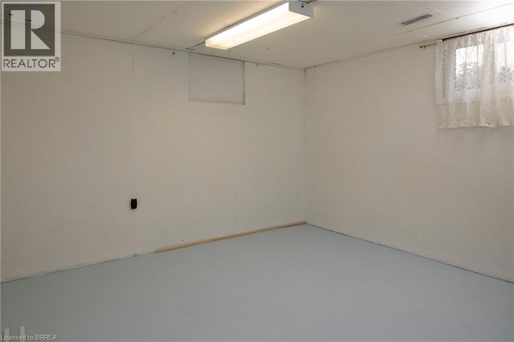 156 Mutual Street N Property Photo 24