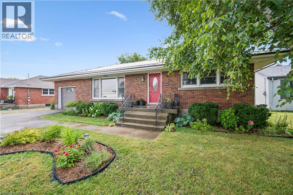 1065 Erie Street Property Photo 3