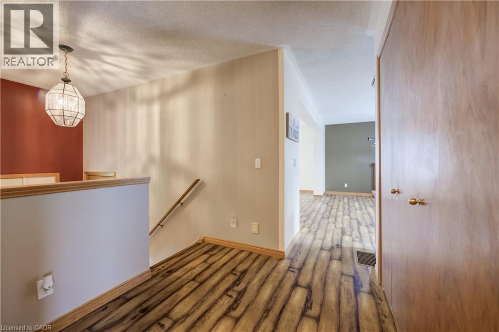 7298 Sideroad 8 W Property Photo 6