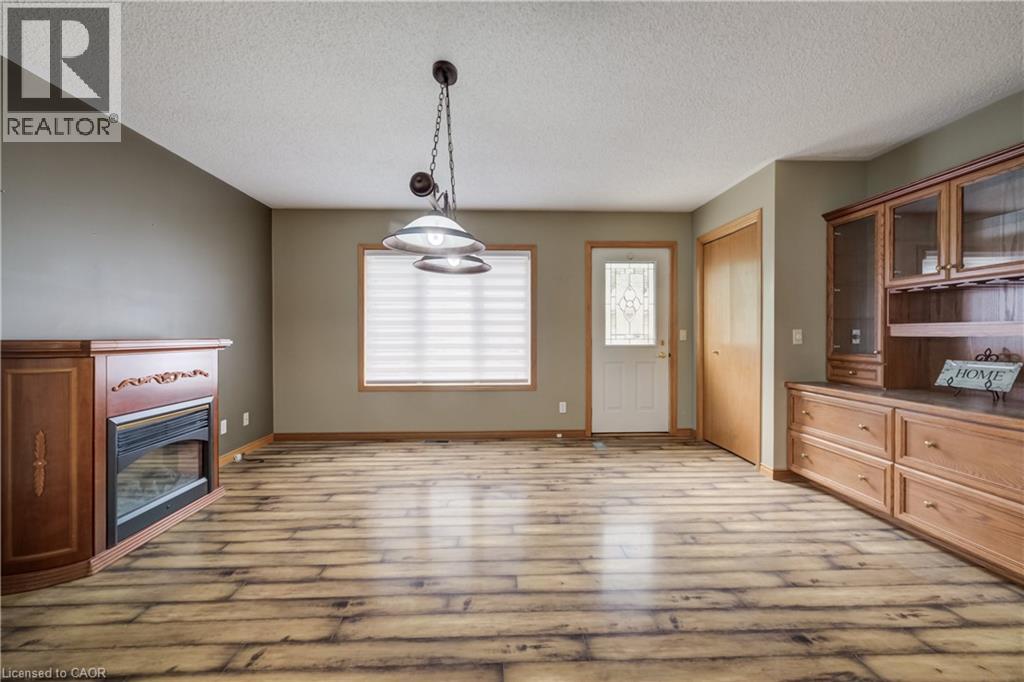 7298 Sideroad 8 W Property Photo 8