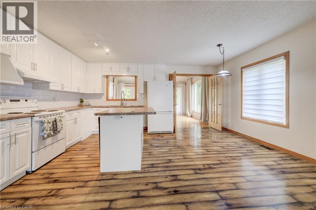 7298 Sideroad 8 W Property Photo 11