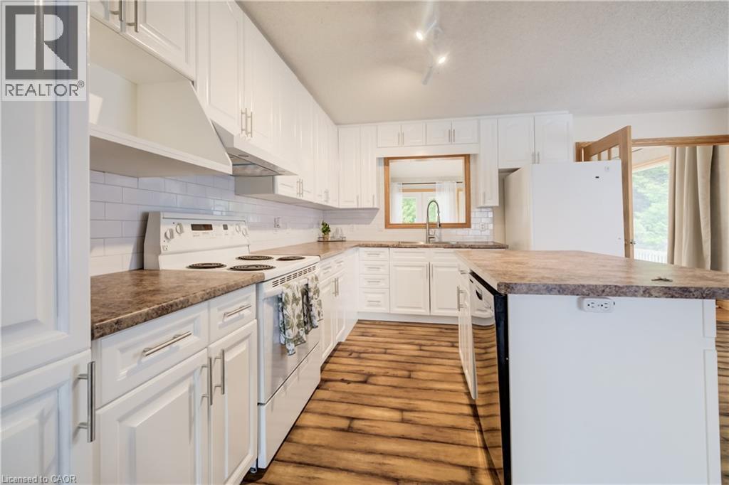 7298 Sideroad 8 W Property Photo 12