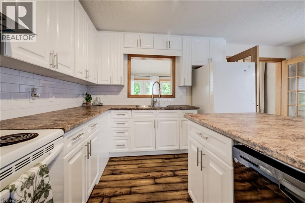 7298 Sideroad 8 W Property Photo 13