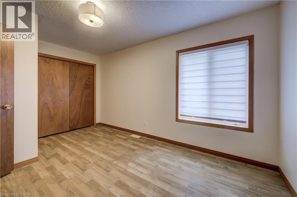 7298 Sideroad 8 W Property Photo 22