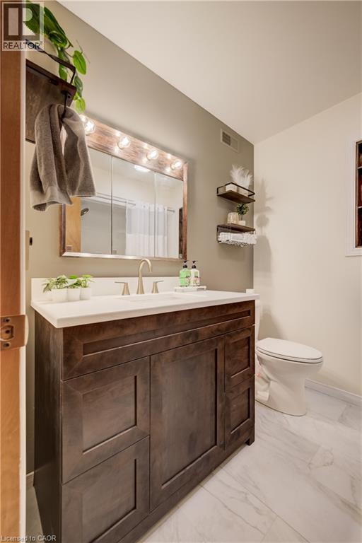 7298 Sideroad 8 W Property Photo 25