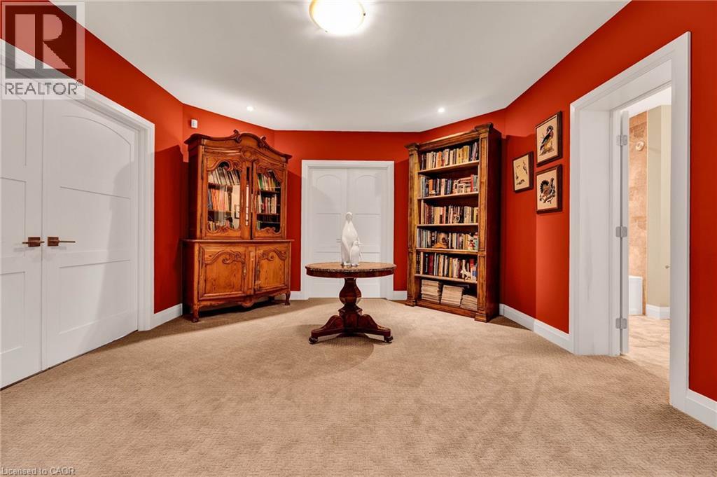 585 Regal Place Property Photo 27