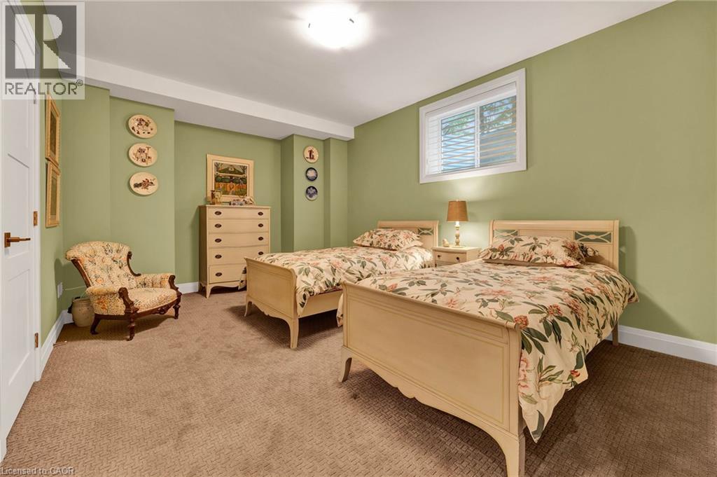 585 Regal Place Property Photo 28