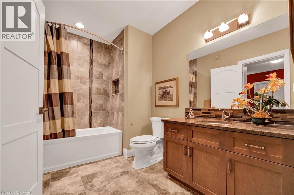 585 Regal Place Property Photo 29