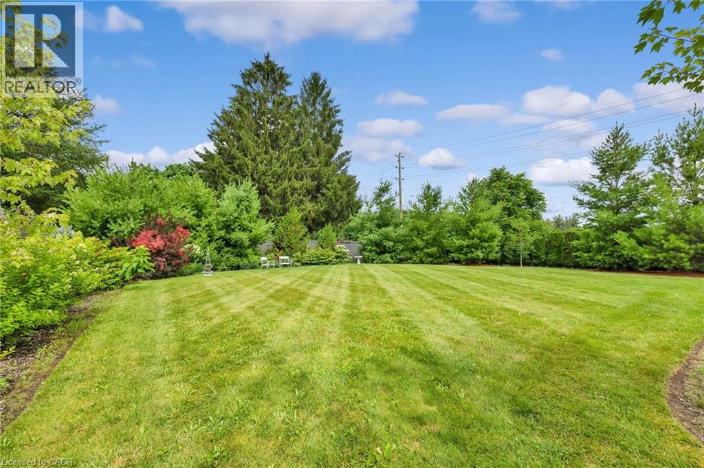 585 Regal Place Property Photo 35