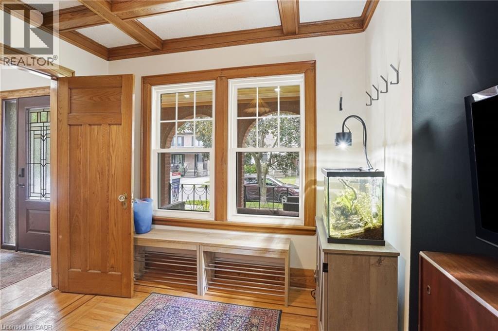 17 Tuxedo Avenue S Property Photo 6