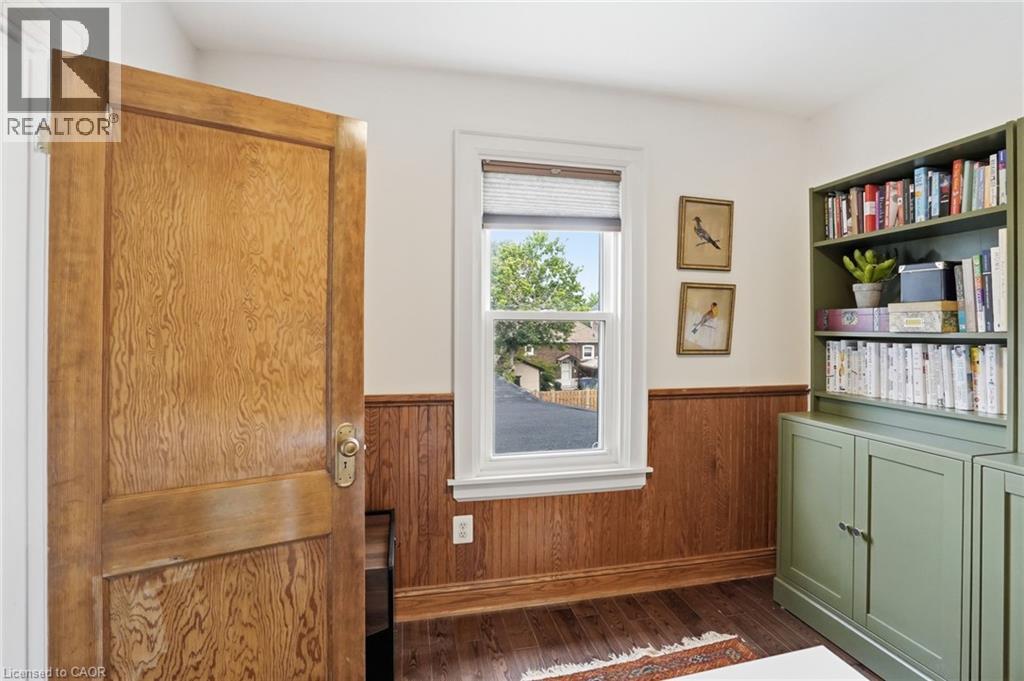 17 Tuxedo Avenue S Property Photo 29