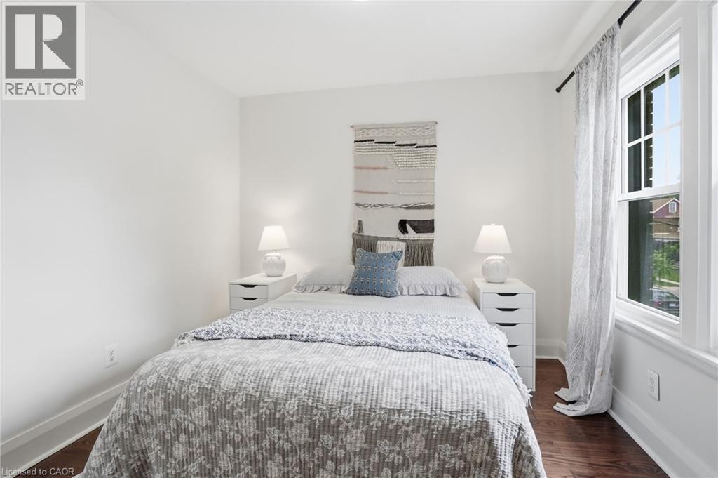 17 Tuxedo Avenue S Property Photo 31
