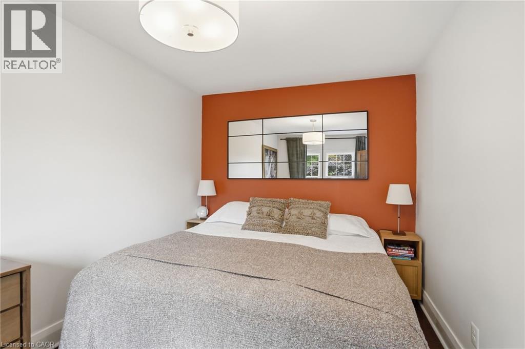 17 Tuxedo Avenue S Property Photo 35