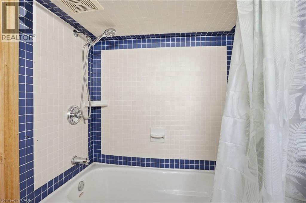 17 Tuxedo Avenue S Property Photo 43