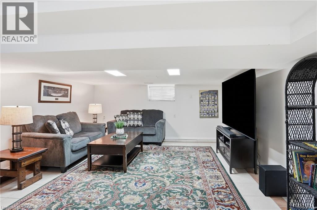 17 Tuxedo Avenue S Property Photo 44