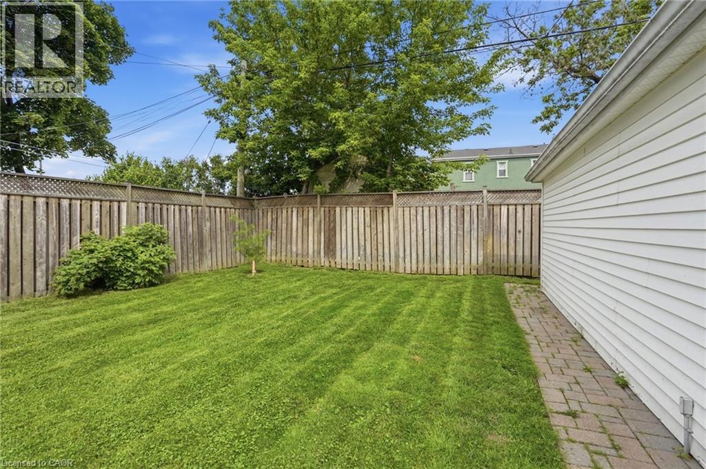 17 Tuxedo Avenue S Property Photo 49