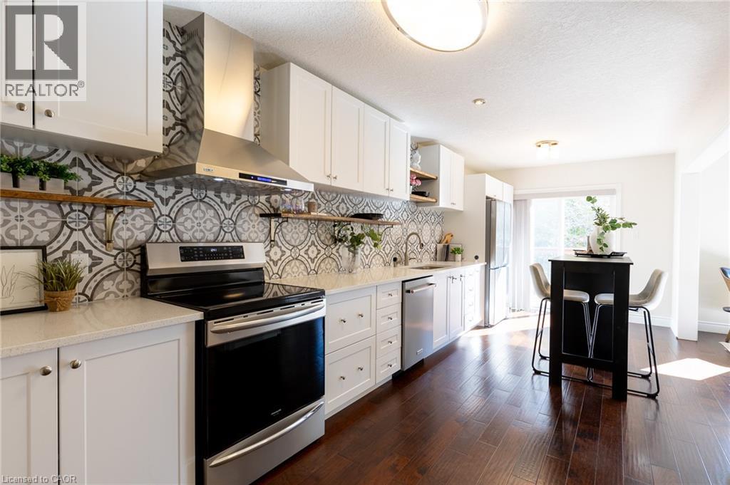 569 Violet Street Property Photo 3