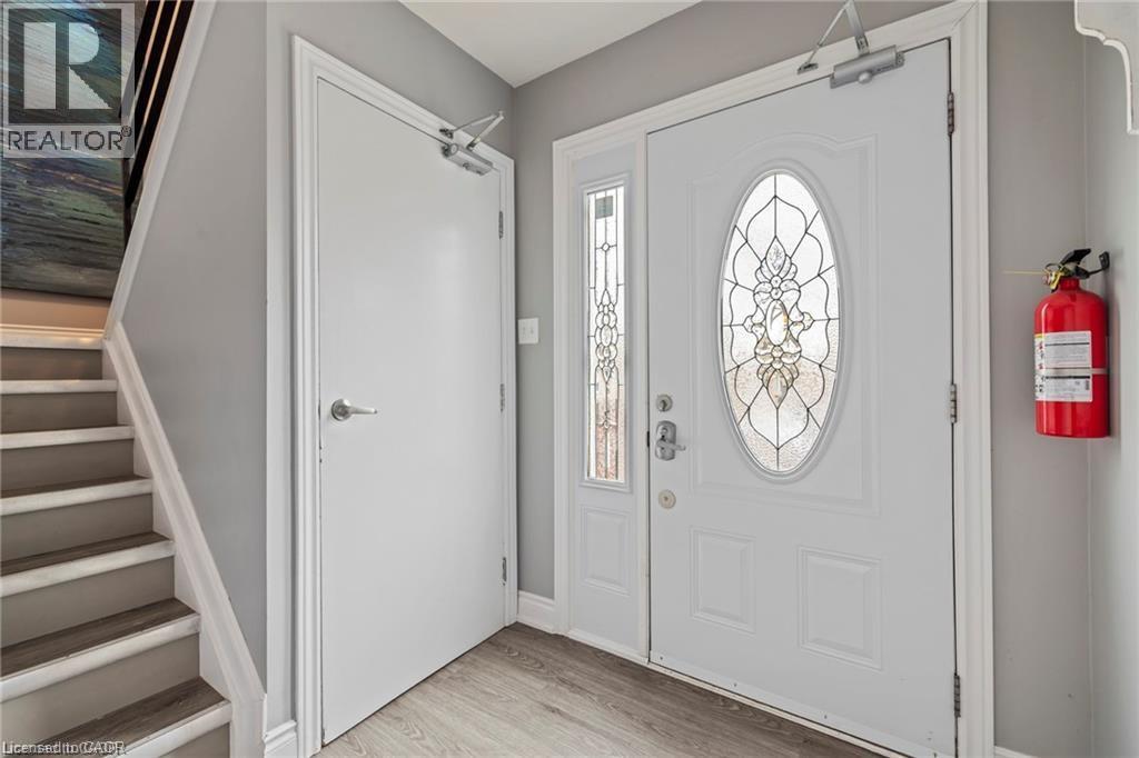 107 Horning Drive Unit# Upper Property Photo 3