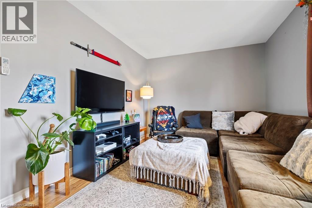 107 Horning Drive Unit# Upper Property Photo 12