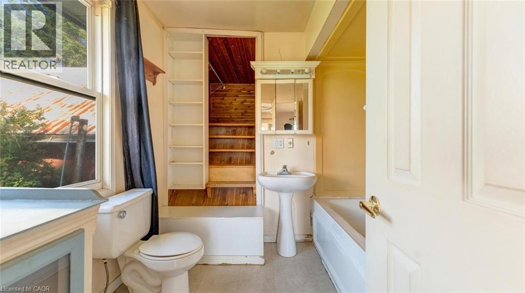 350 Perth Street Property Photo 14
