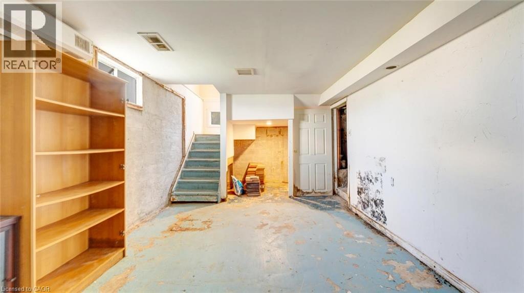 350 Perth Street Property Photo 25