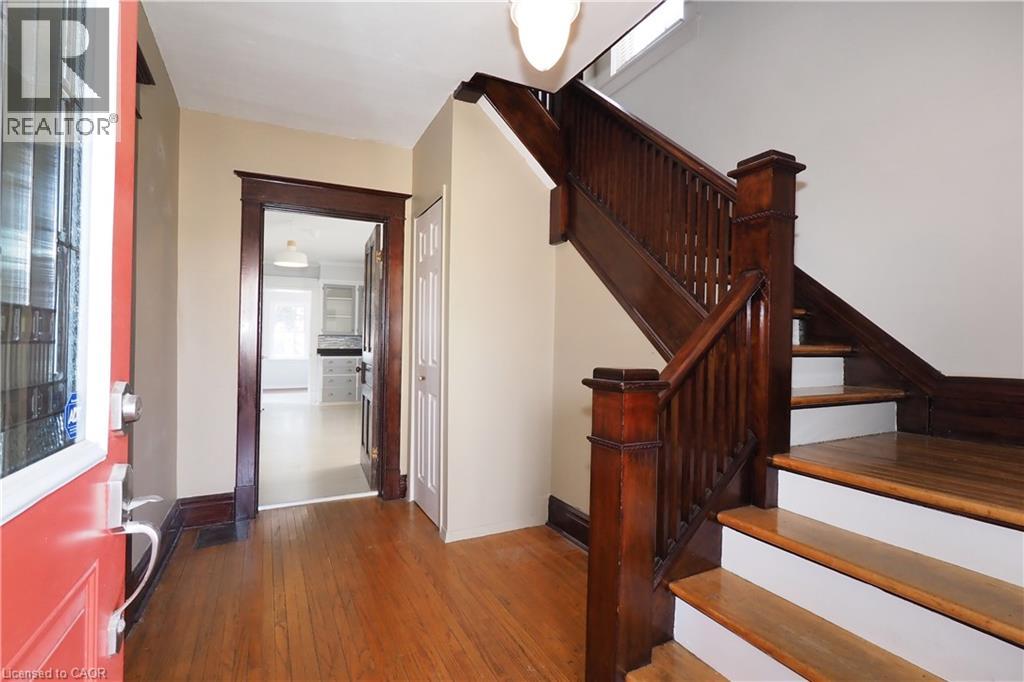 33 Main Street E Property Photo 9