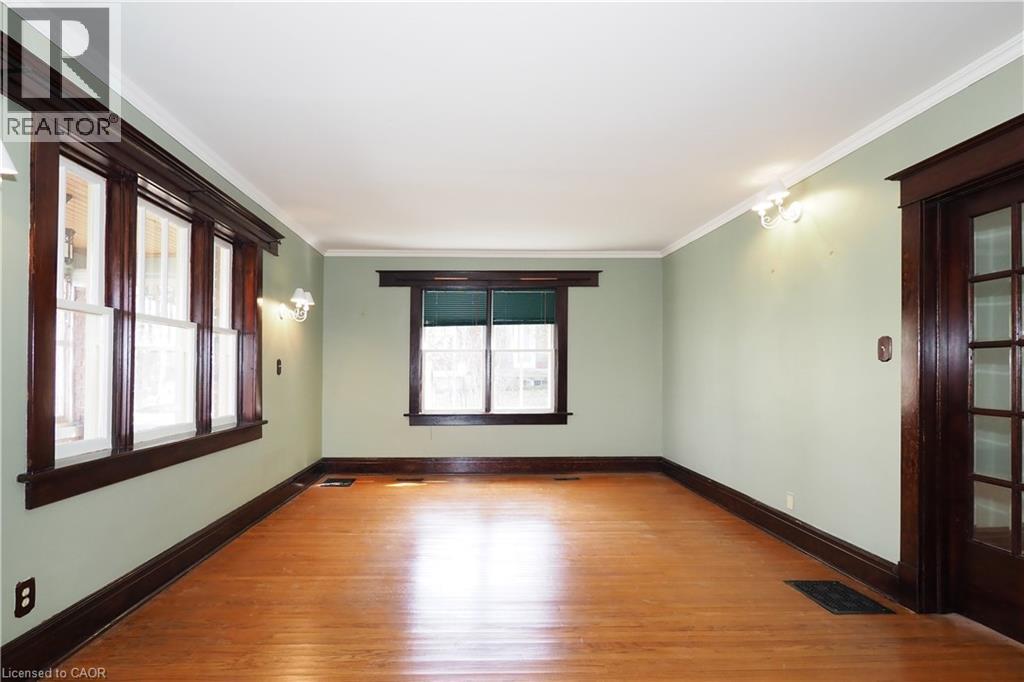 33 Main Street E Property Photo 10