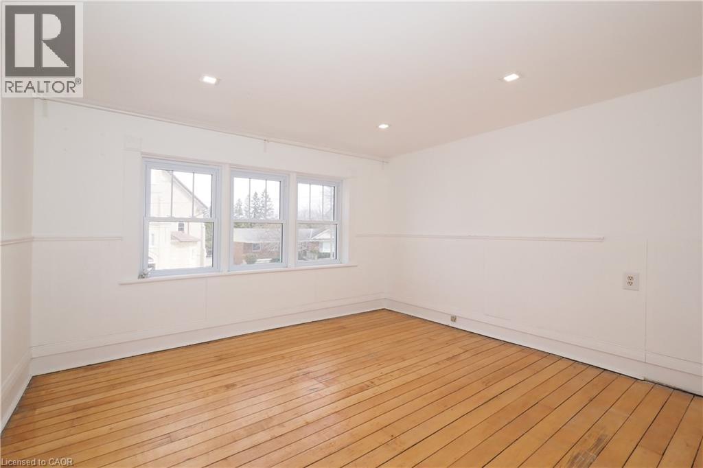 33 Main Street E Property Photo 25