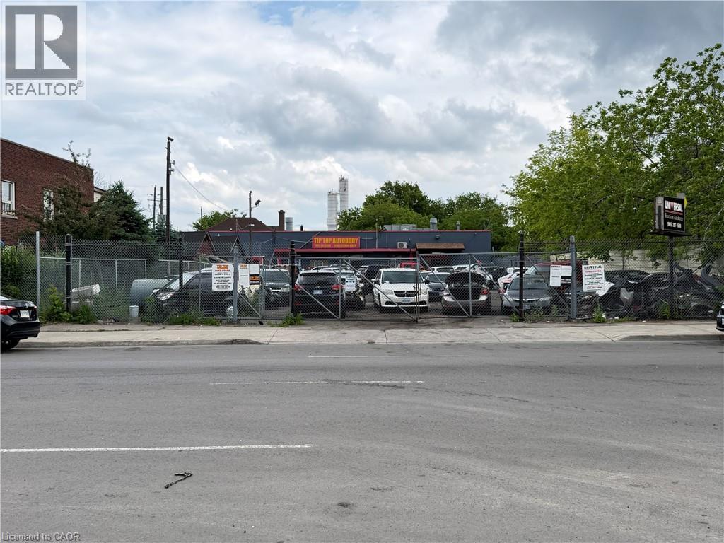 350 Sherman Street N Property Photo 7