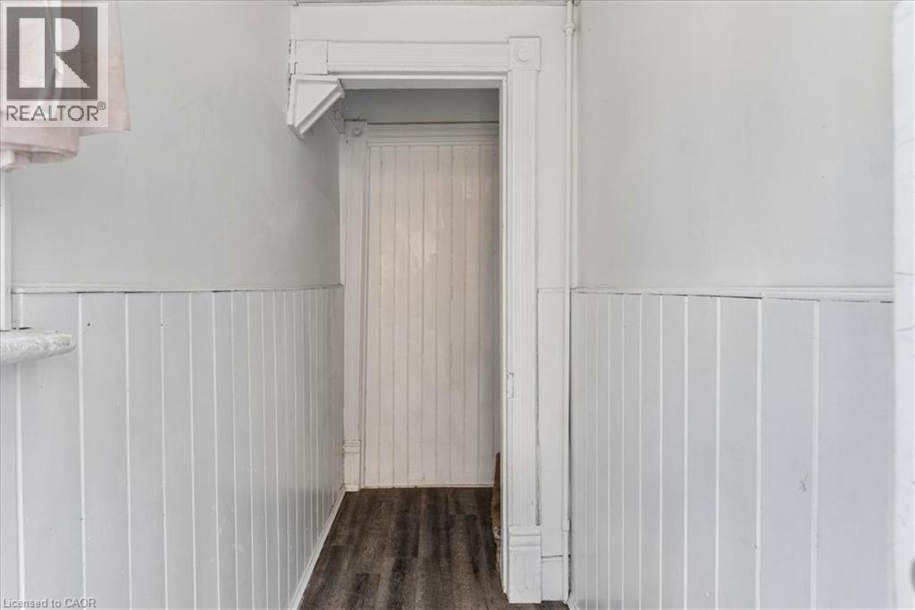 74 Erie Avenue Unit# Upper Property Photo 4