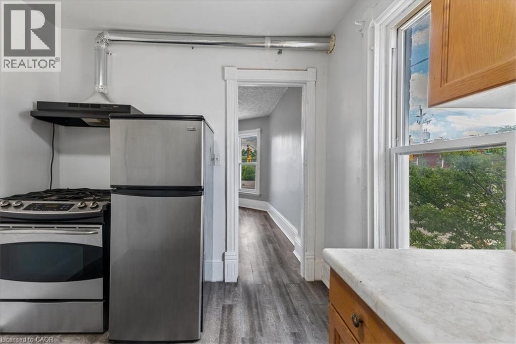 74 Erie Avenue Unit# Upper Property Photo 5