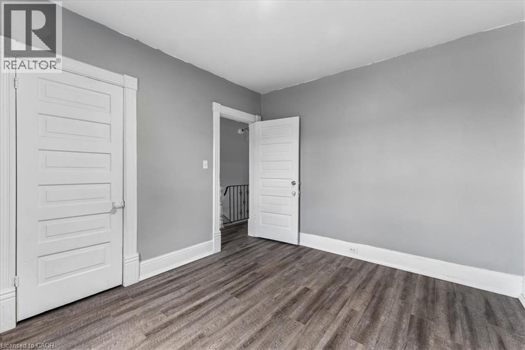 74 Erie Avenue Unit# Upper Property Photo 10