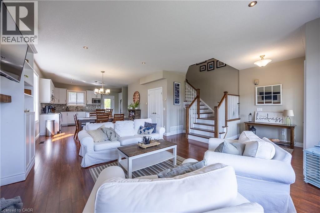 100 Backus Drive Property Photo 3