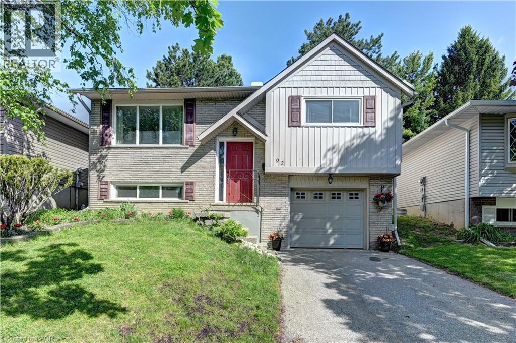 92 Pinemeadow Crescent Property Photo 1